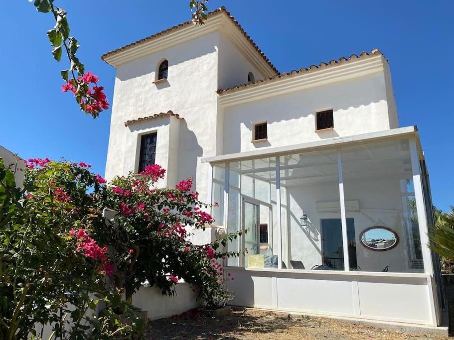 Castle Tower Ground Floor Apartment In Rural Holiday Park 'Cezanne' Tolox Ngoại thất bức ảnh