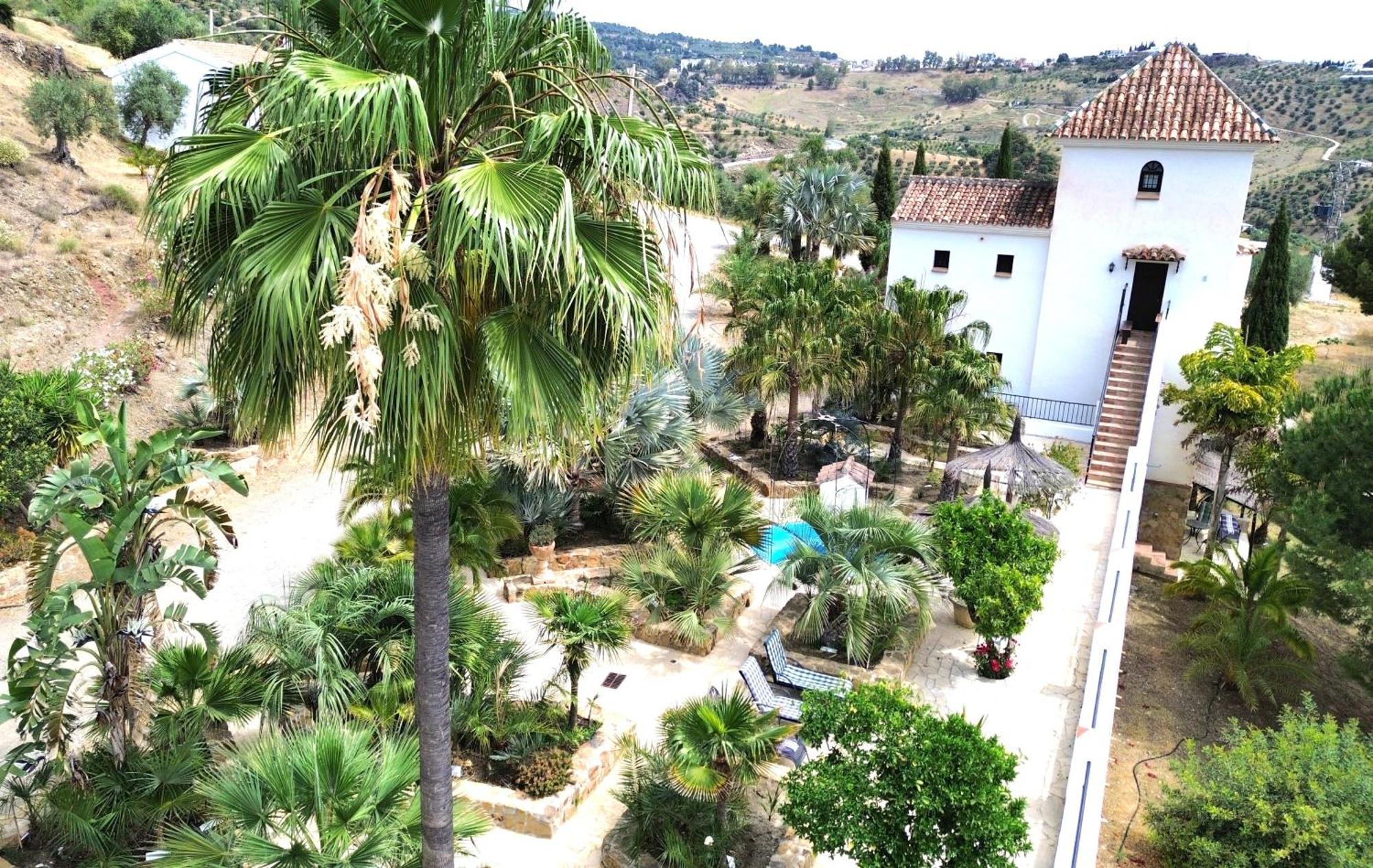 Castle Tower Ground Floor Apartment In Rural Holiday Park 'Cezanne' Tolox Ngoại thất bức ảnh