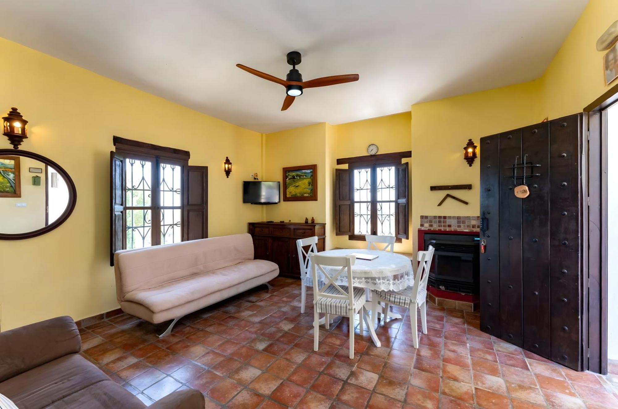 Castle Tower Ground Floor Apartment In Rural Holiday Park 'Cezanne' Tolox Ngoại thất bức ảnh
